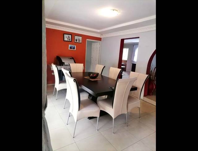 4 BEDROOM HOUSE FOR SALE IN DOON HEIGHTS